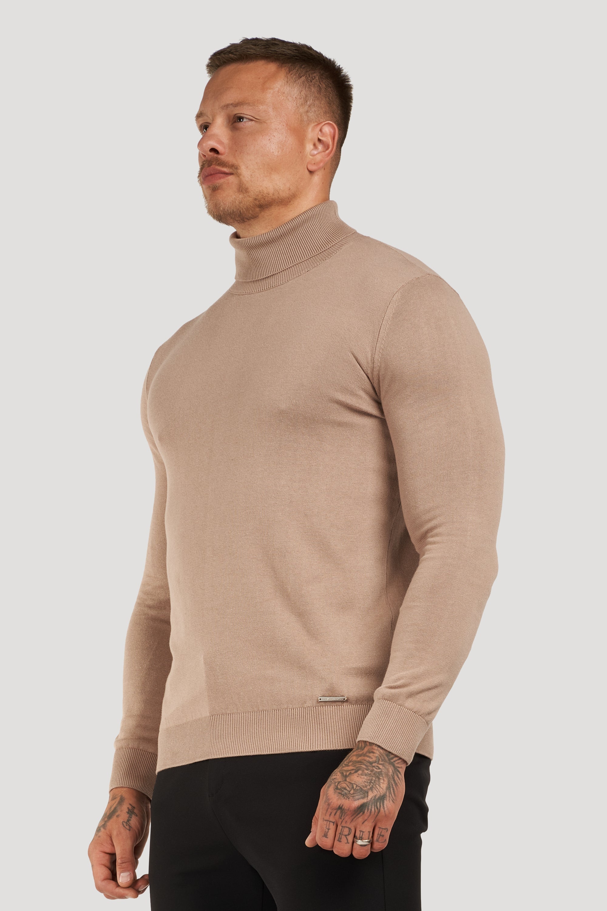 LE PULL À COL ROULÉ