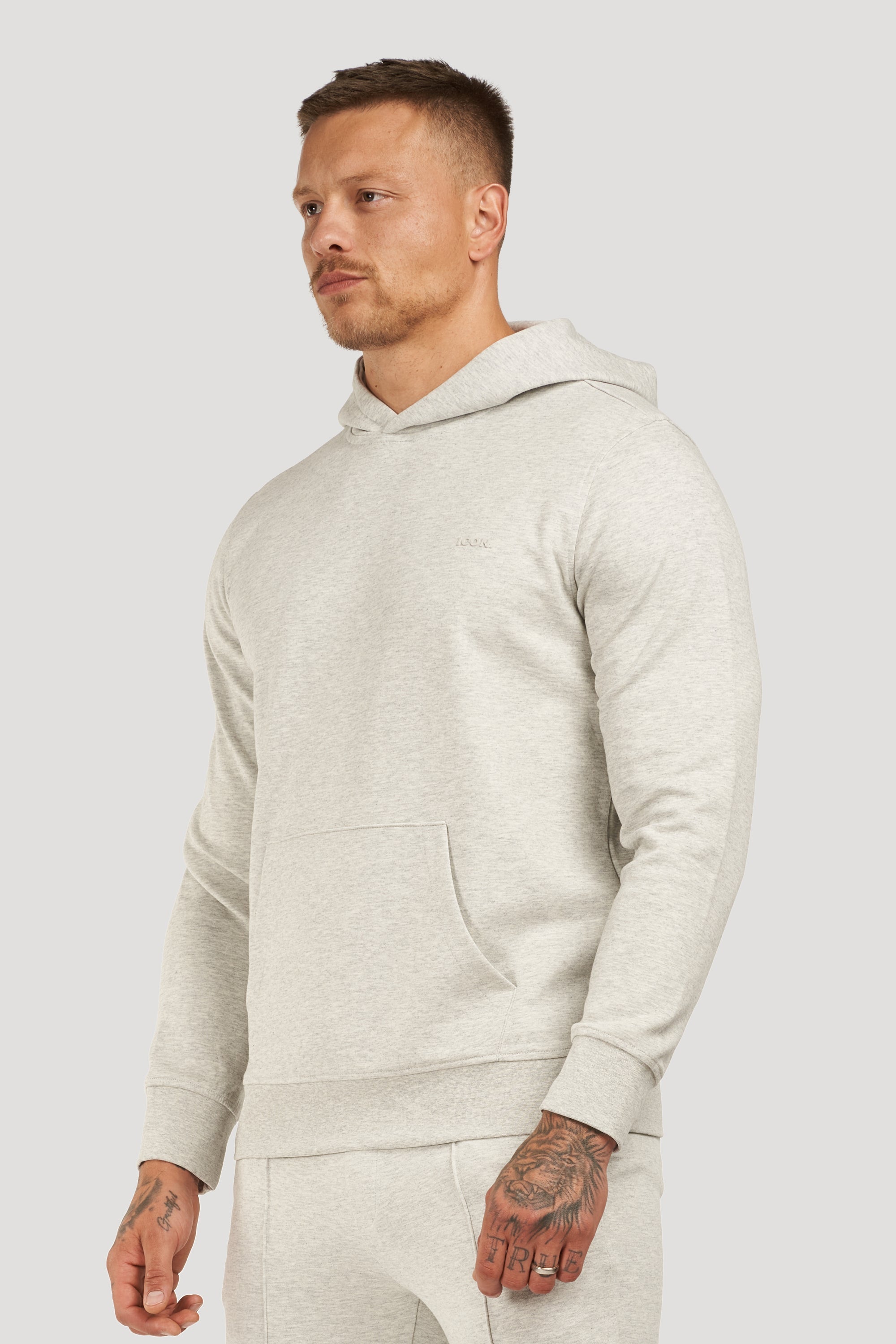 LE SWEAT À CAPUCHE ATHLÉTIQUE