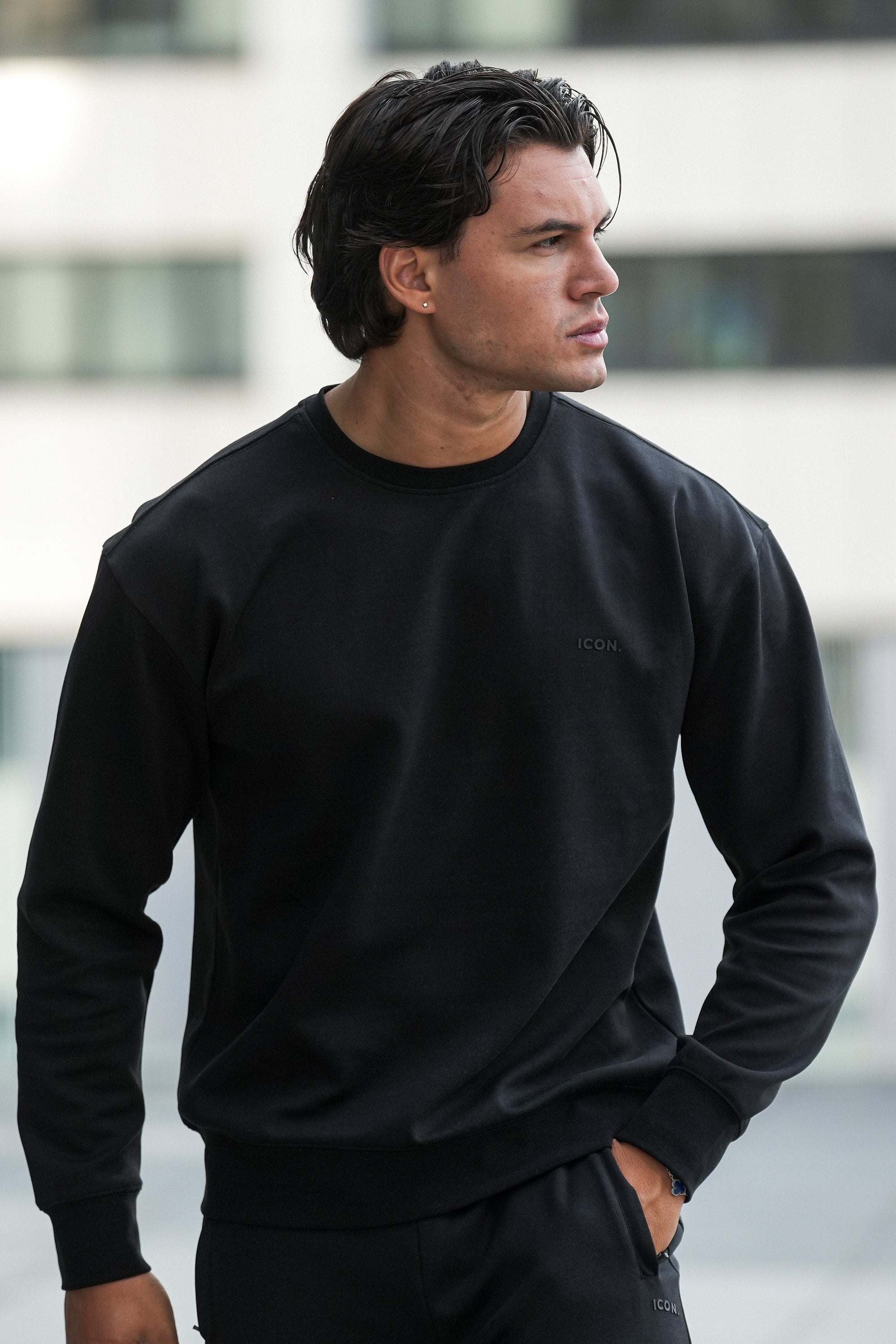 THE RELAXED CREWNECK SWEATER