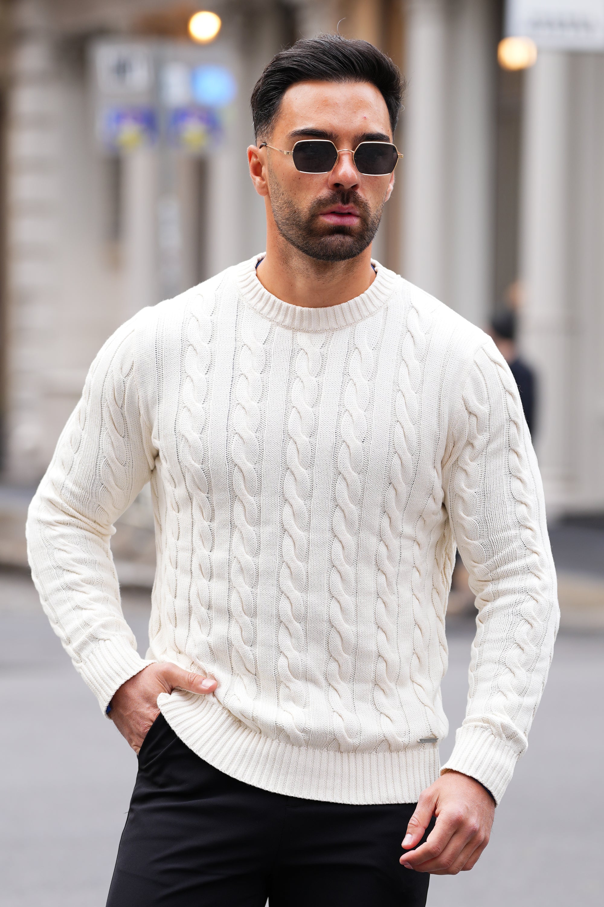 LE PULL EN MAILLE TRESSÉ