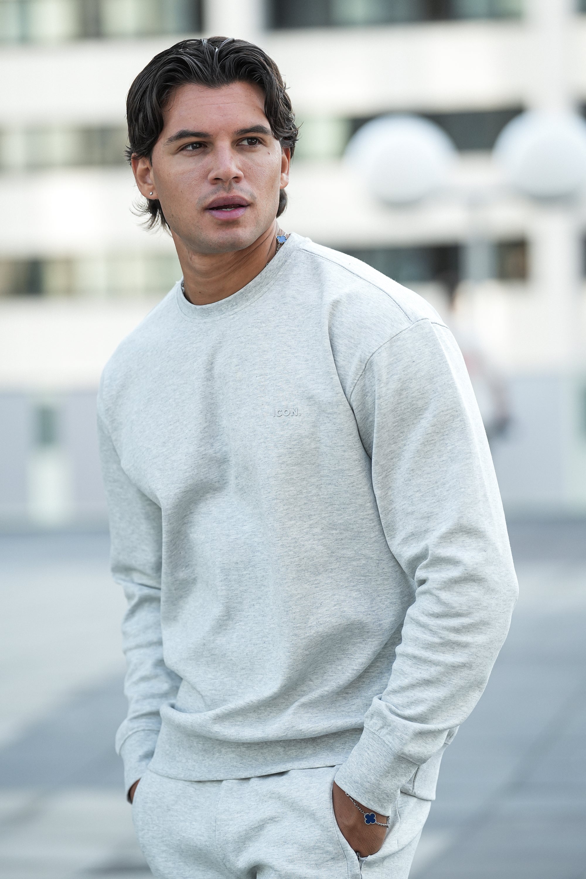 THE RELAXED CREWNECK SWEATER