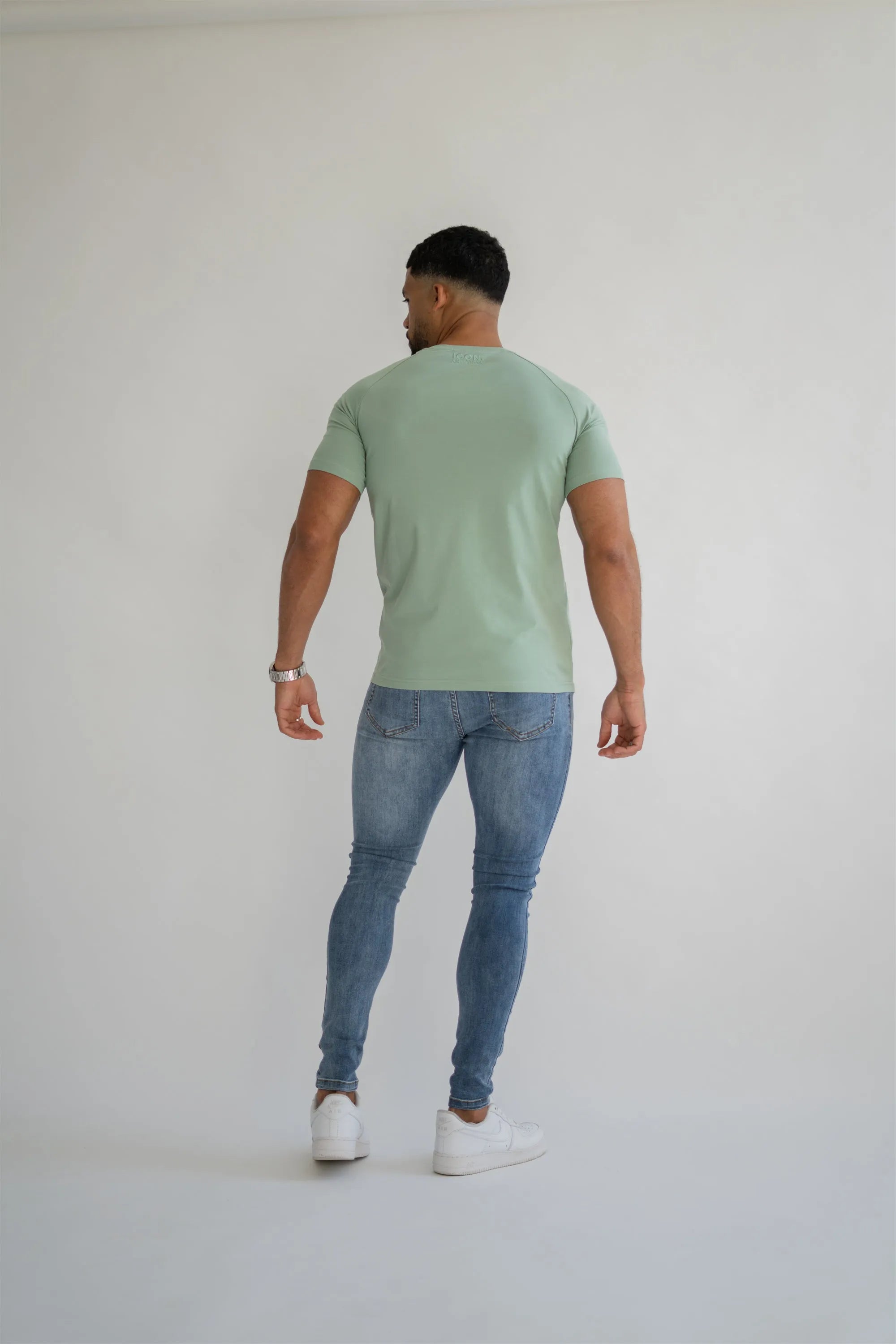 THE MUSCLE BASIC T-SHIRT