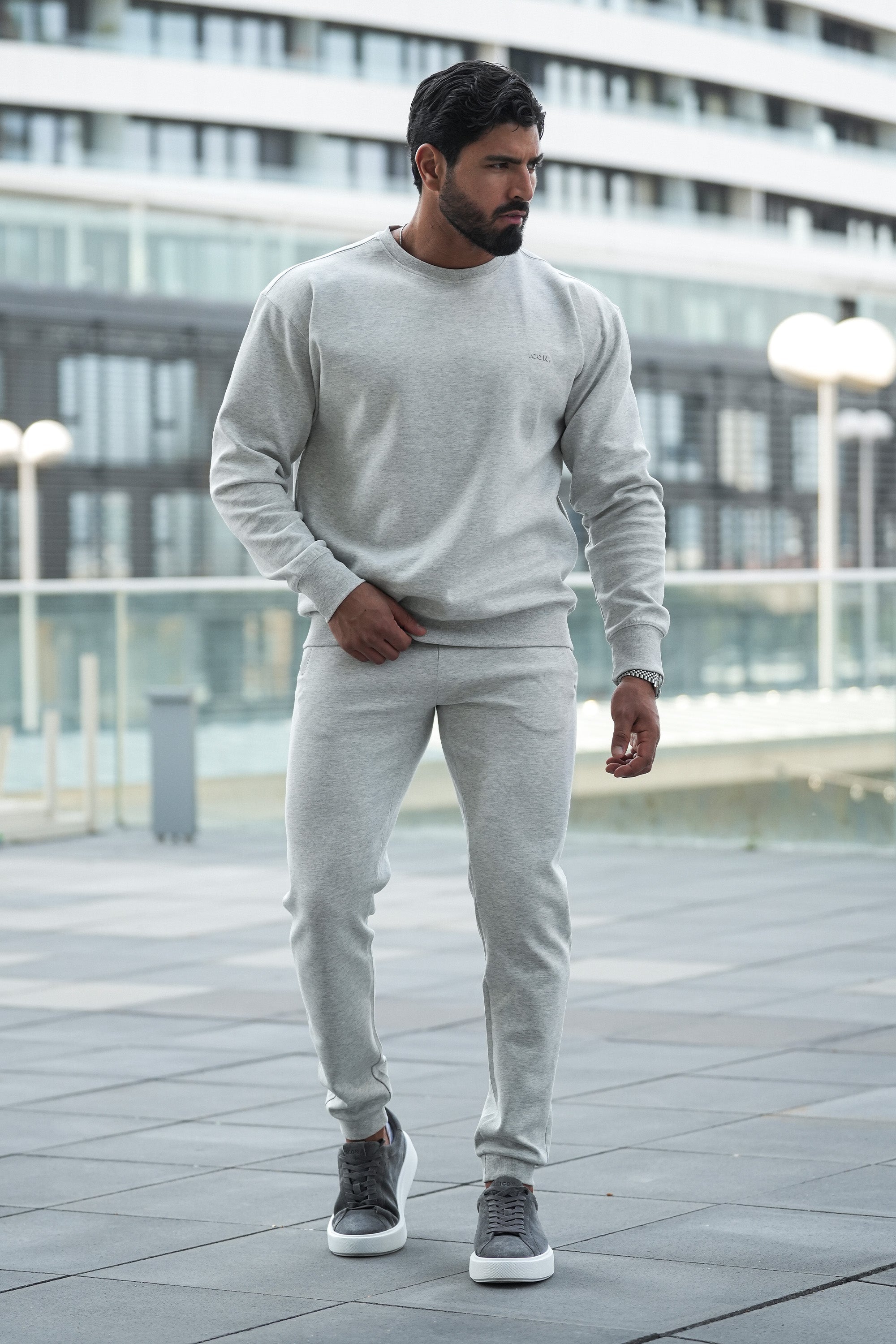 THE RELAXED CREWNECK SWEATER