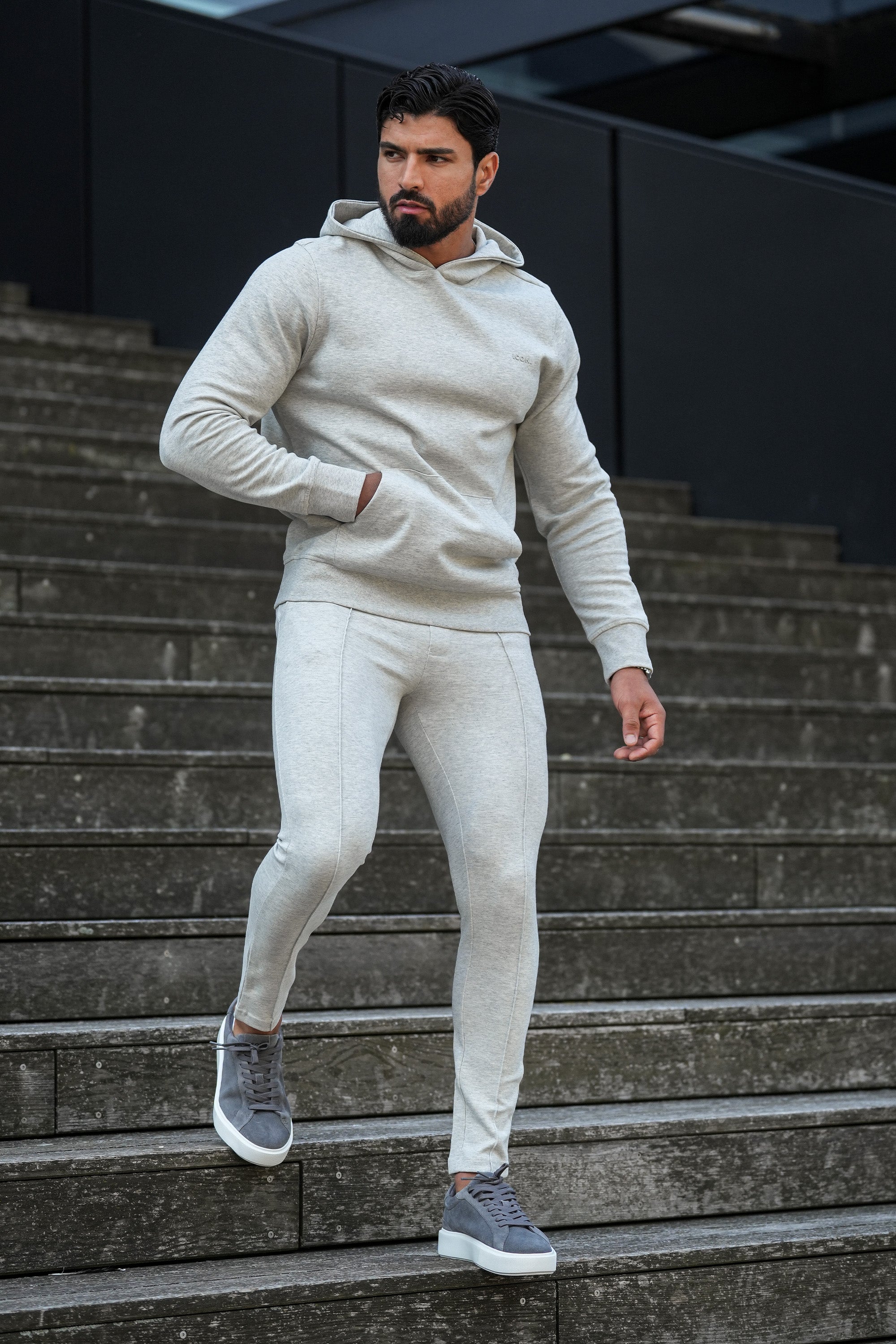 LE SWEAT À CAPUCHE ATHLÉTIQUE