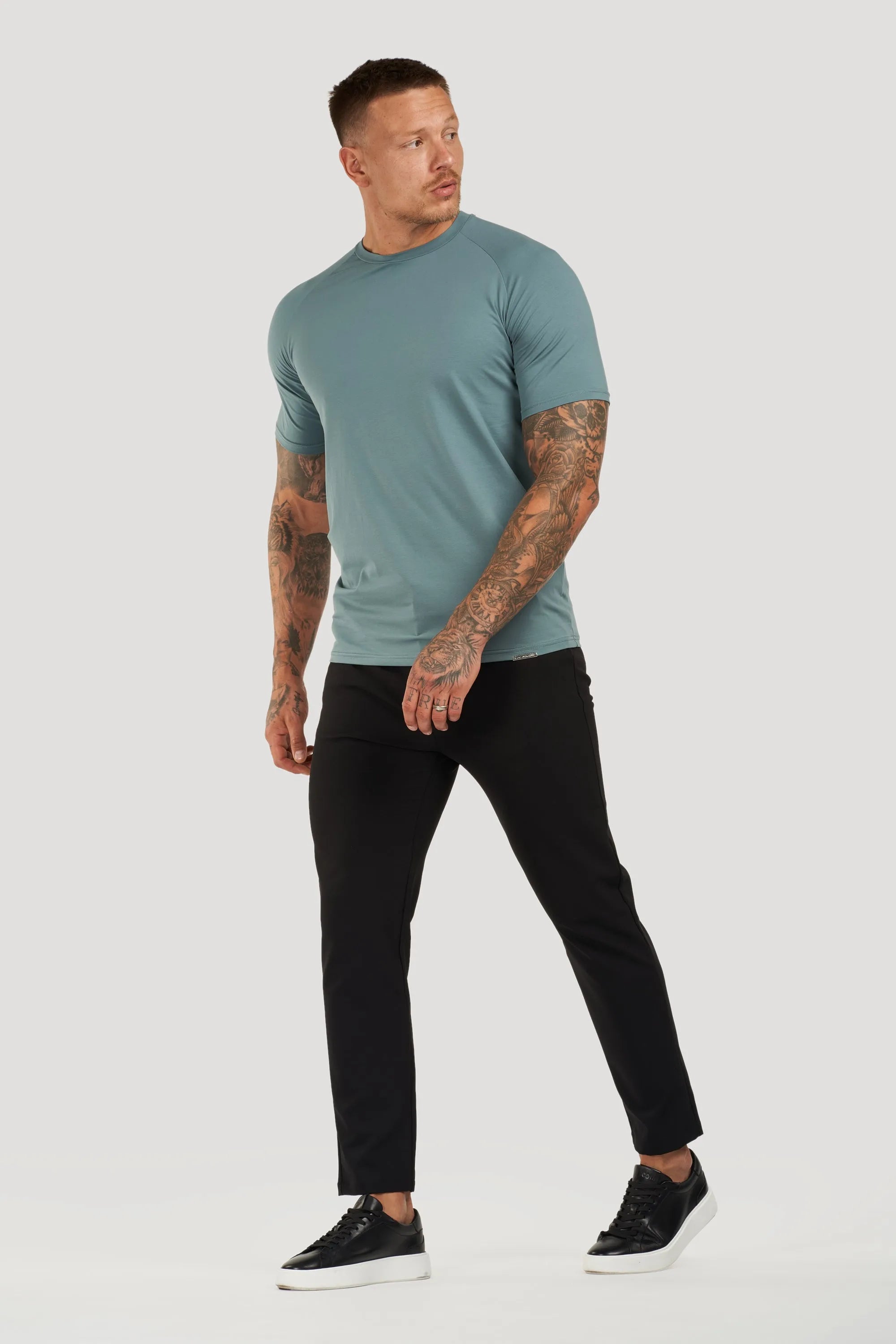 THE MUSCLE BASIC T-SHIRT