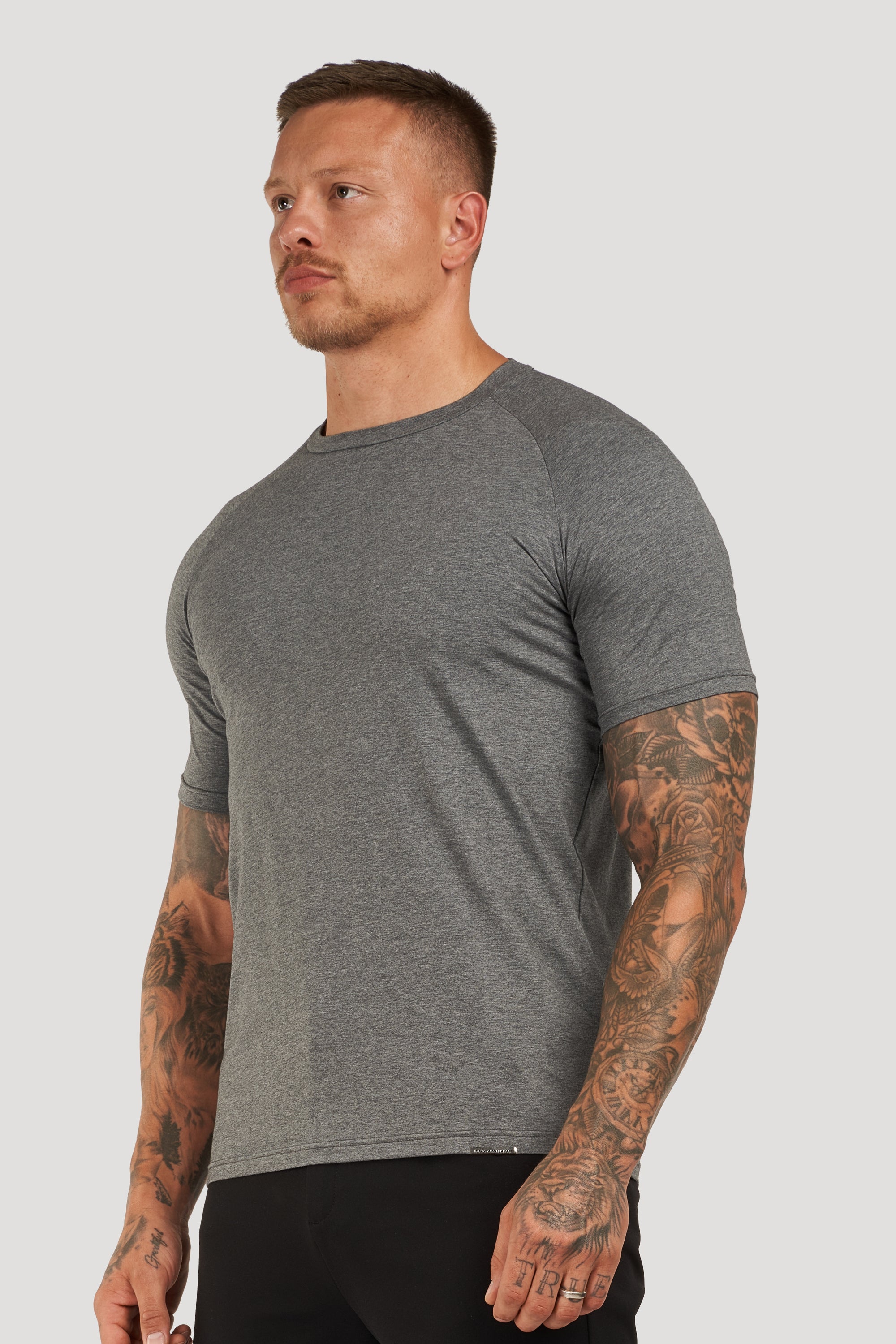 THE MUSCLE BASIC T-SHIRT