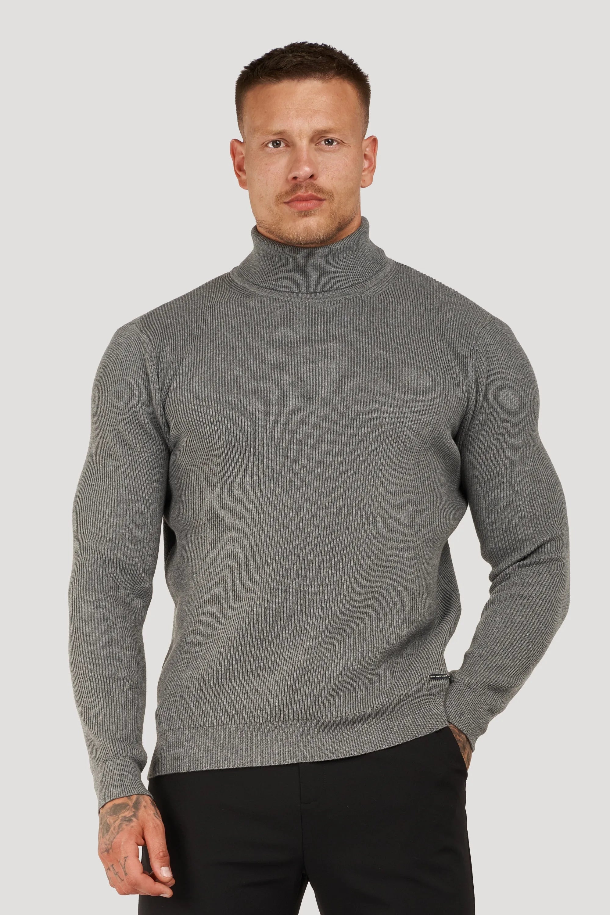 THE RENZO TURTLE NECK SWEATER