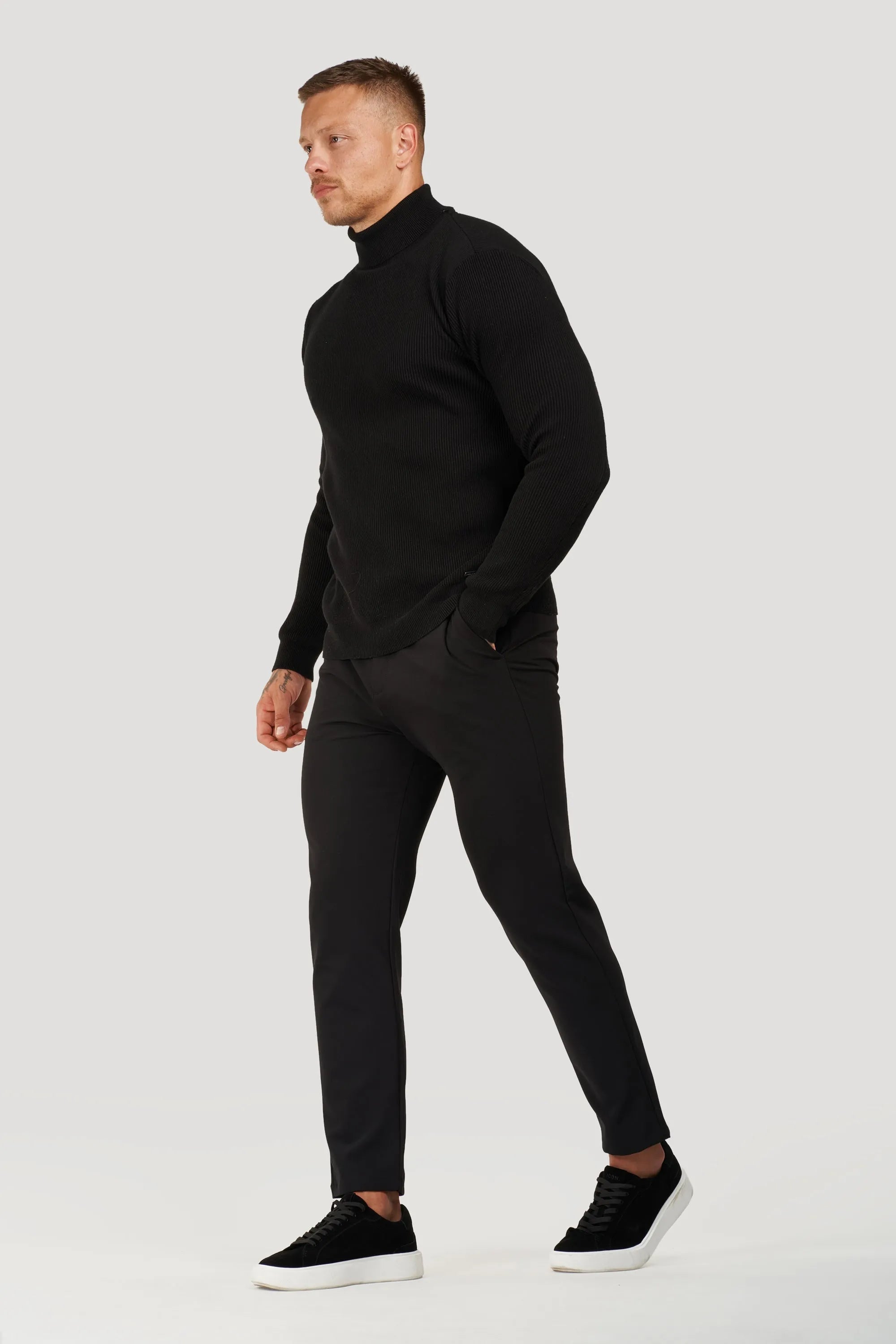 THE RENZO TURTLE NECK SWEATER