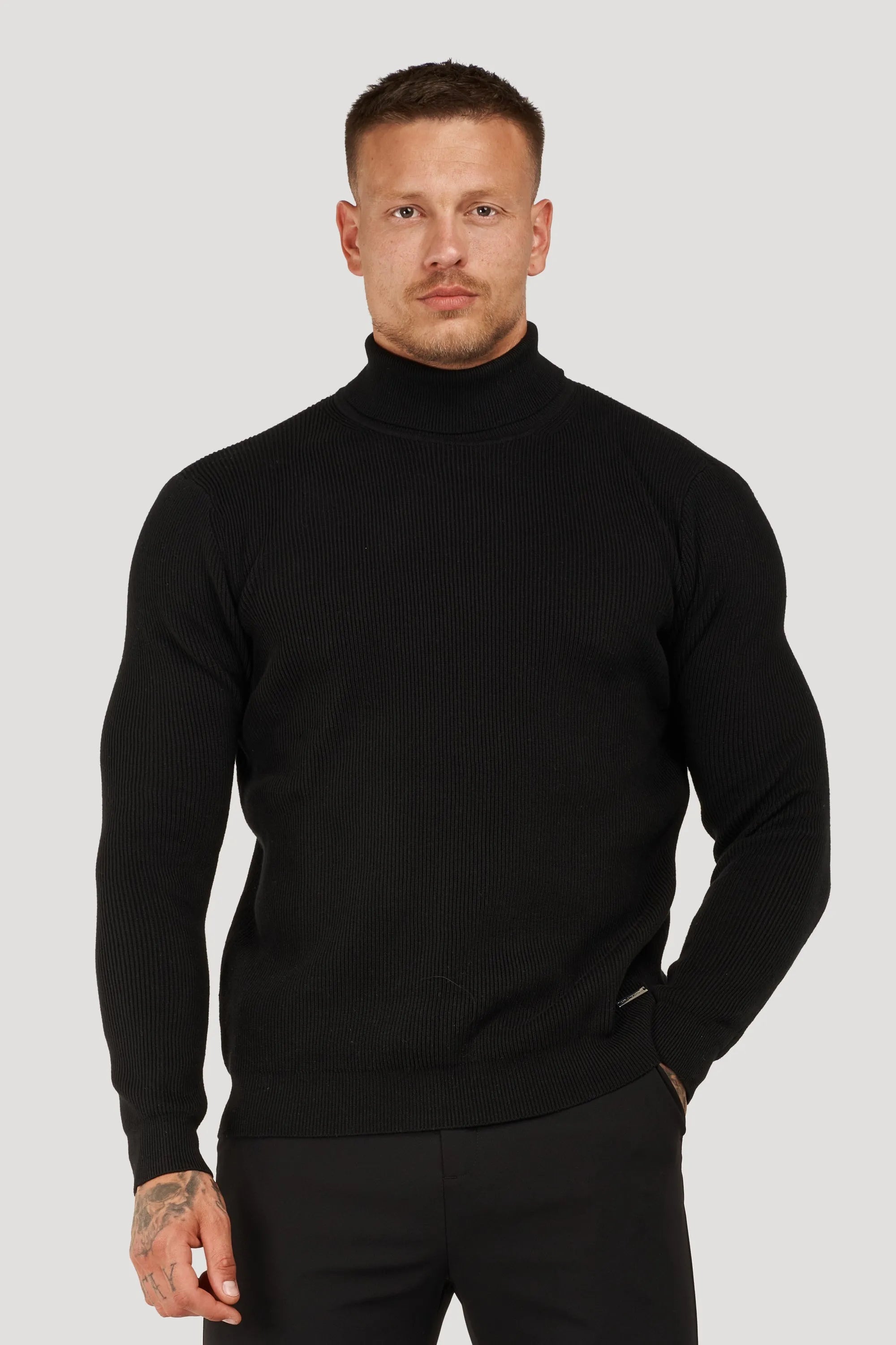 THE RENZO TURTLE NECK SWEATER