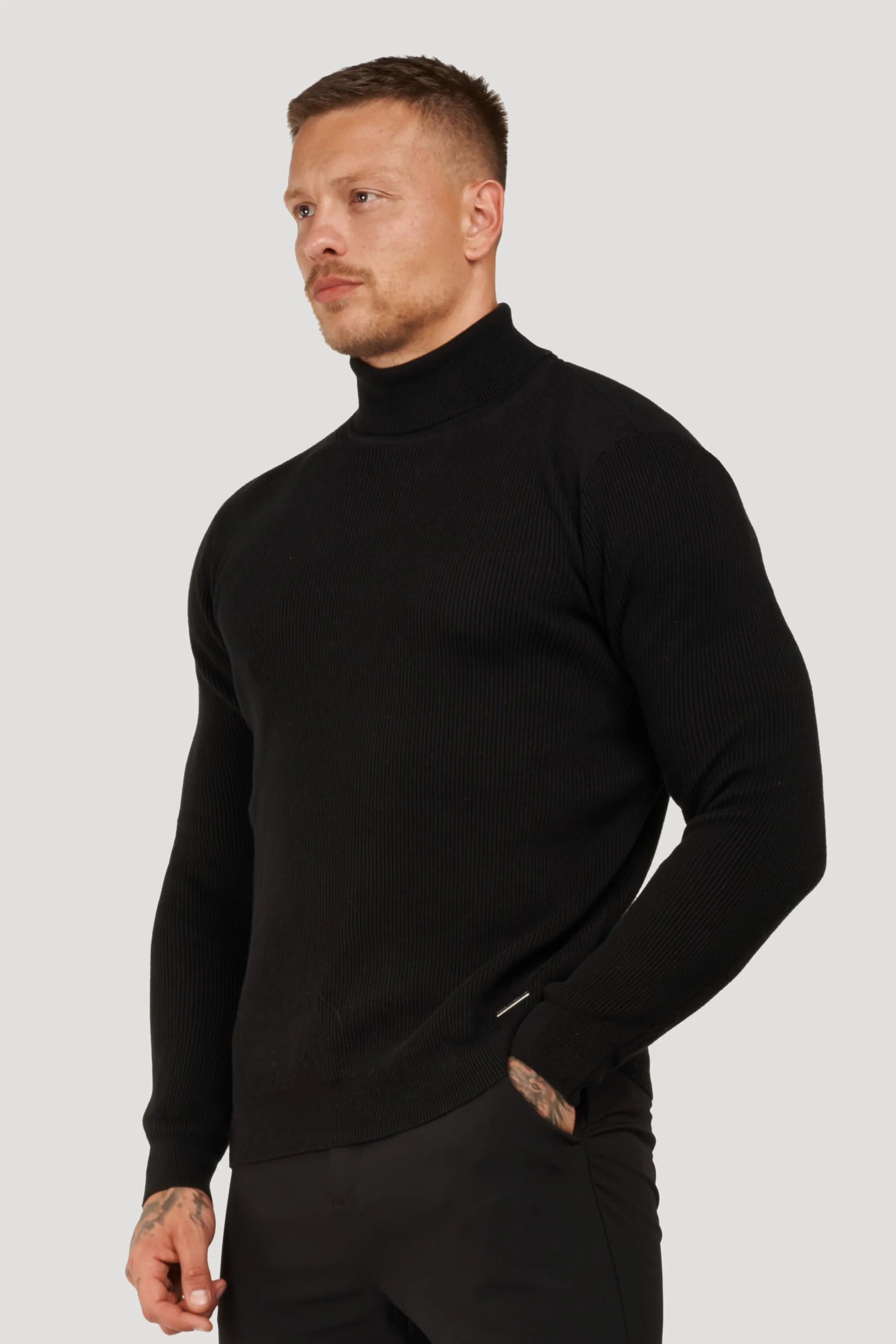 THE RENZO TURTLE NECK SWEATER