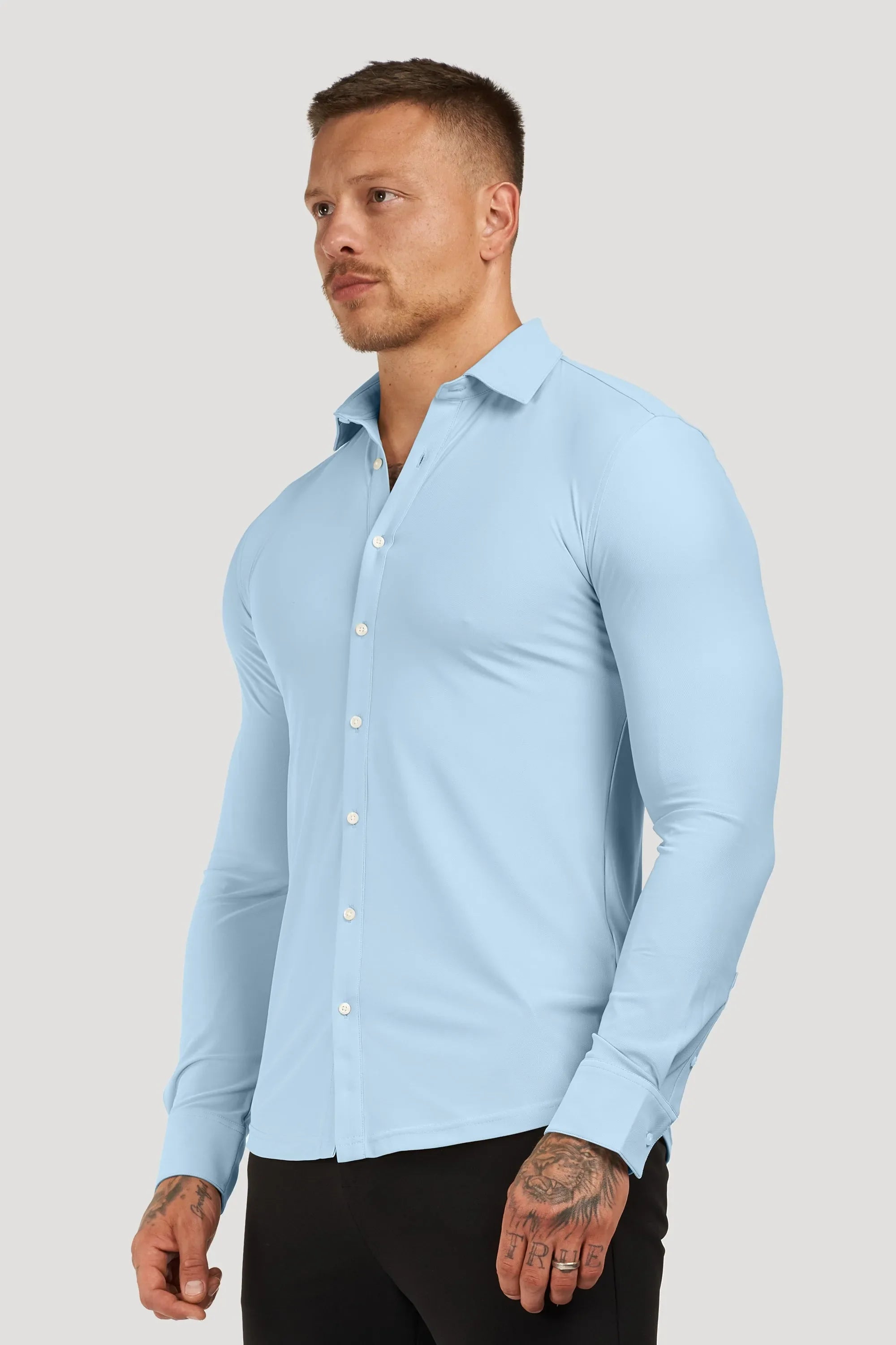 LA CHEMISE ATHLÉTIQUE