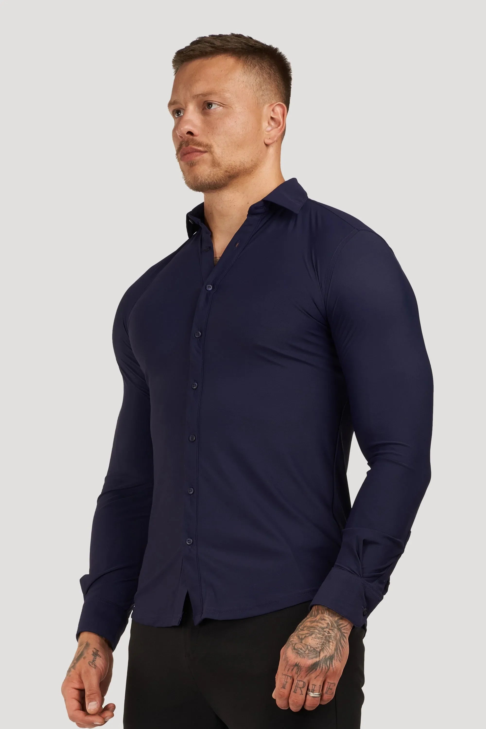 LA CHEMISE ATHLÉTIQUE