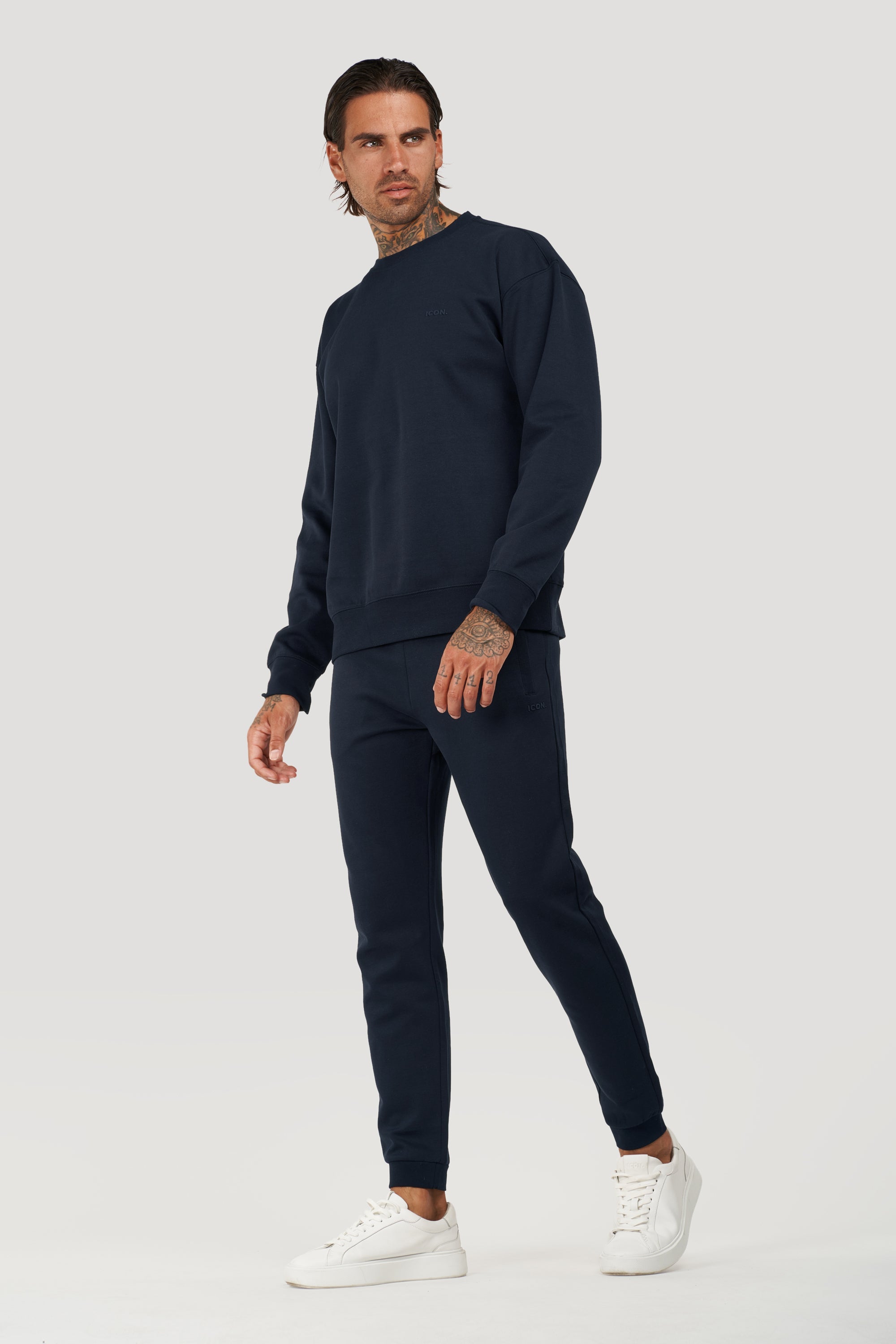 THE RELAXED CREWNECK SWEATER